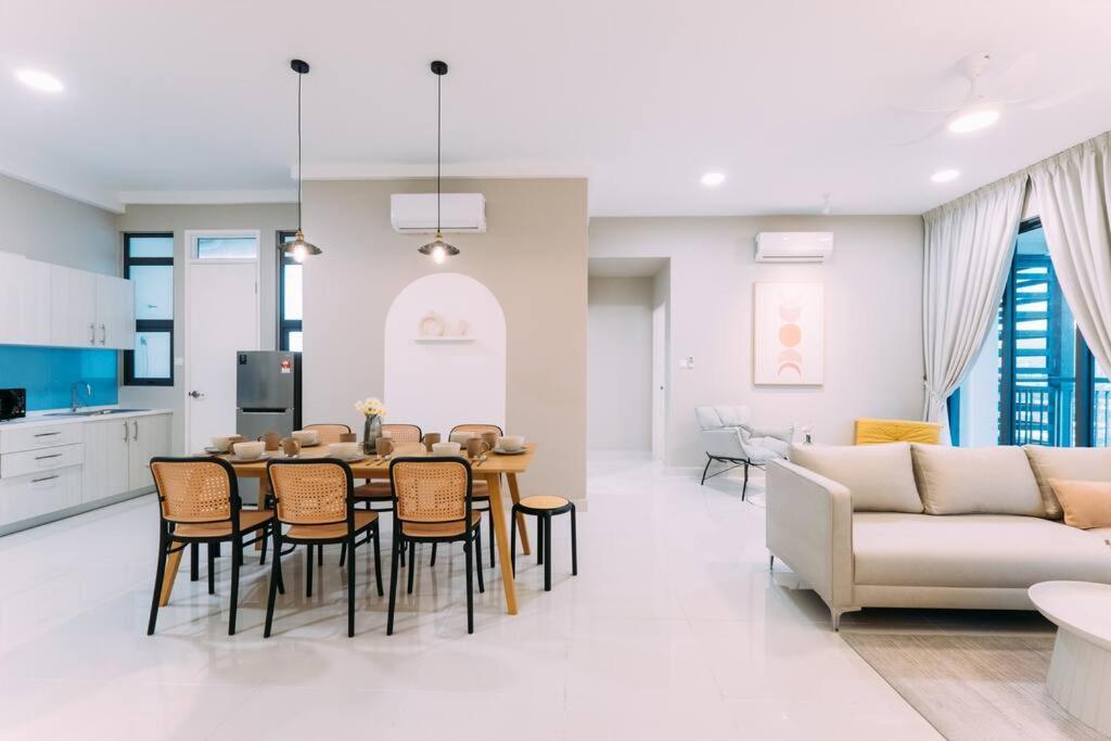 New! French Style 3br 8pax Mytown Sunway Velocity Apartment Kuala Lumpur