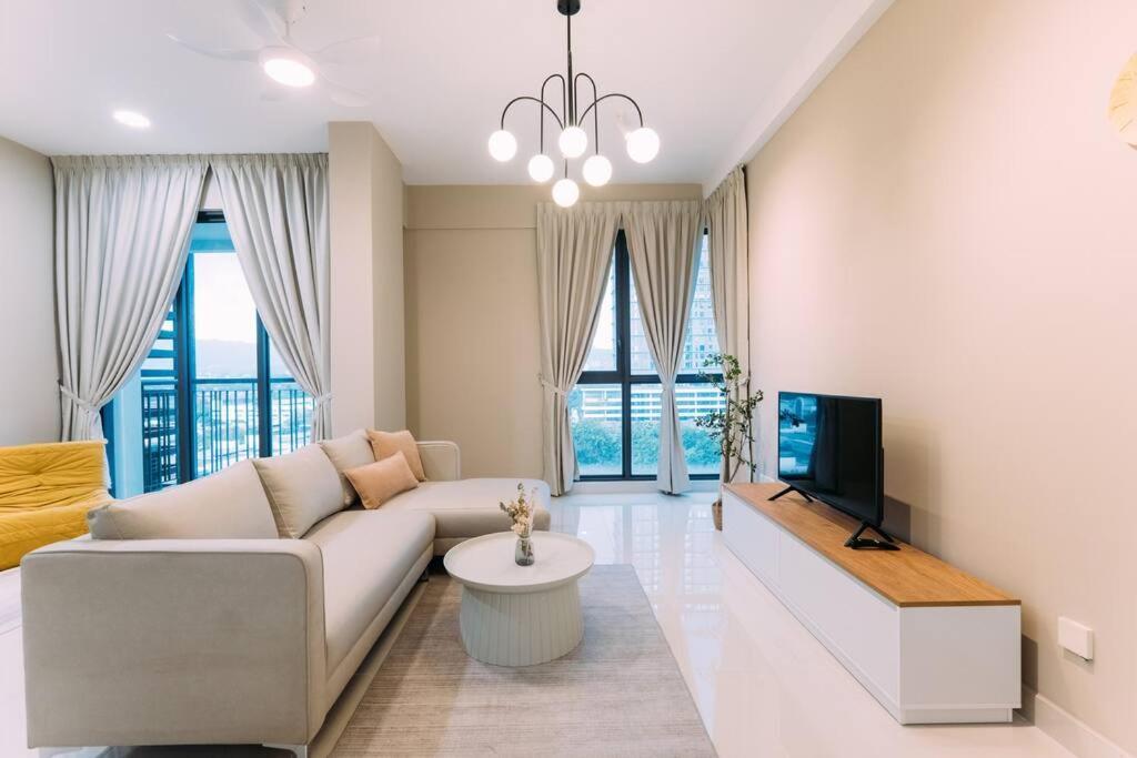 New! French Style 3br 8pax Mytown Sunway Velocity *