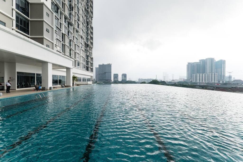 New! French Style 3br 8pax Mytown Sunway Velocity *