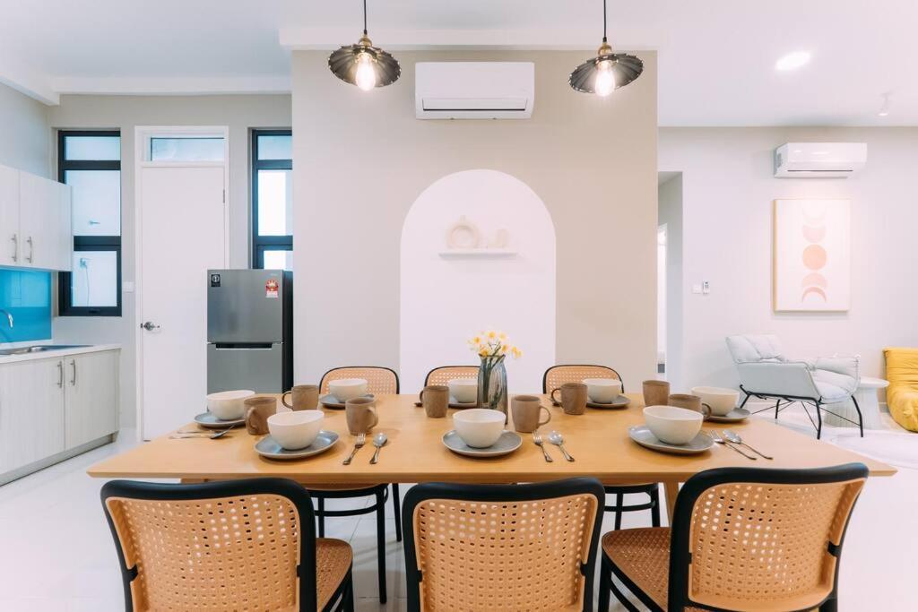 New! French Style 3br 8pax Mytown Sunway Velocity Apartment