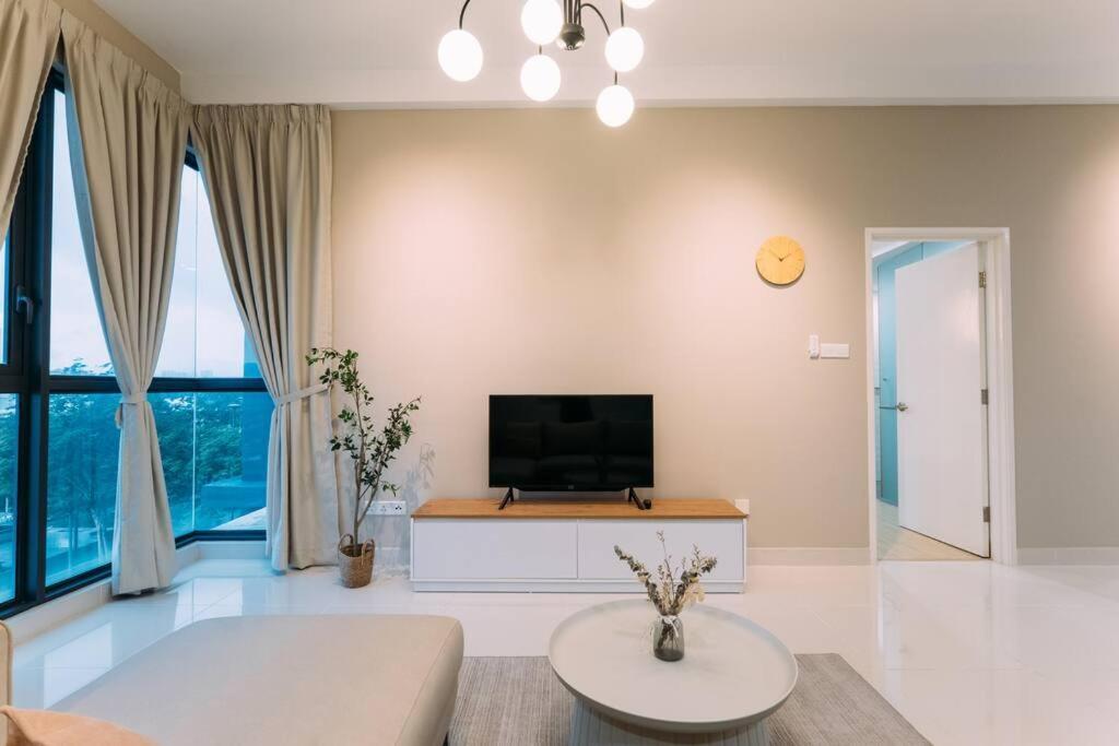 New! French Style 3br 8pax Mytown Sunway Velocity * Kuala Lumpur