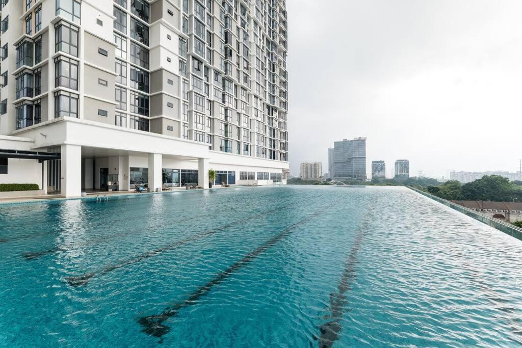 New! French Style 3br 8pax Mytown Sunway Velocity * Kuala Lumpur