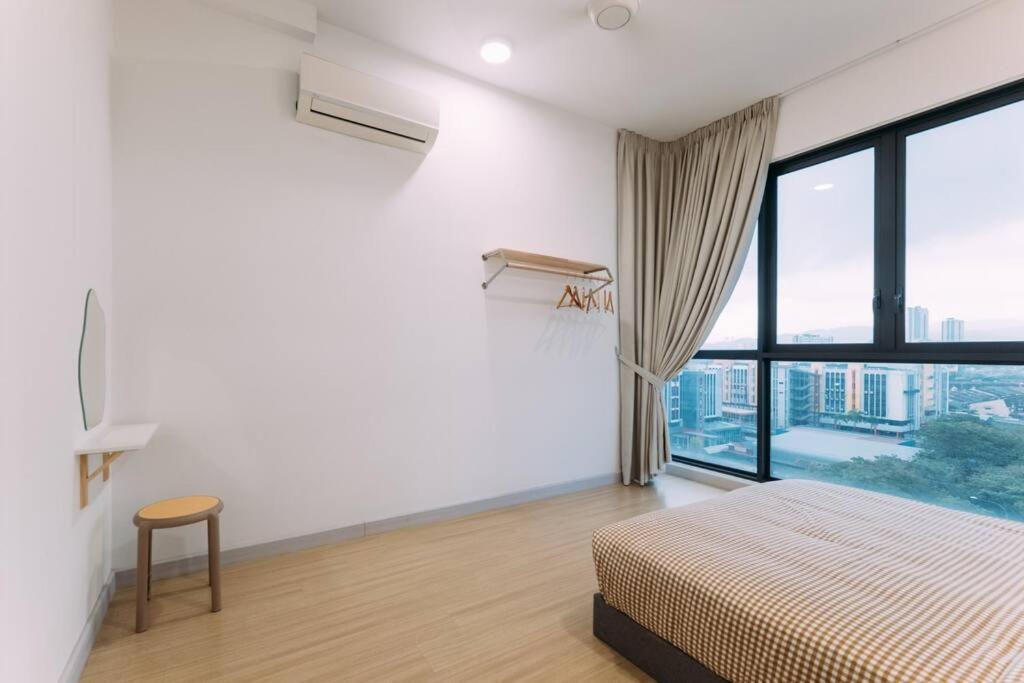 Apartment New! French Style 3br 8pax Mytown Sunway Velocity *