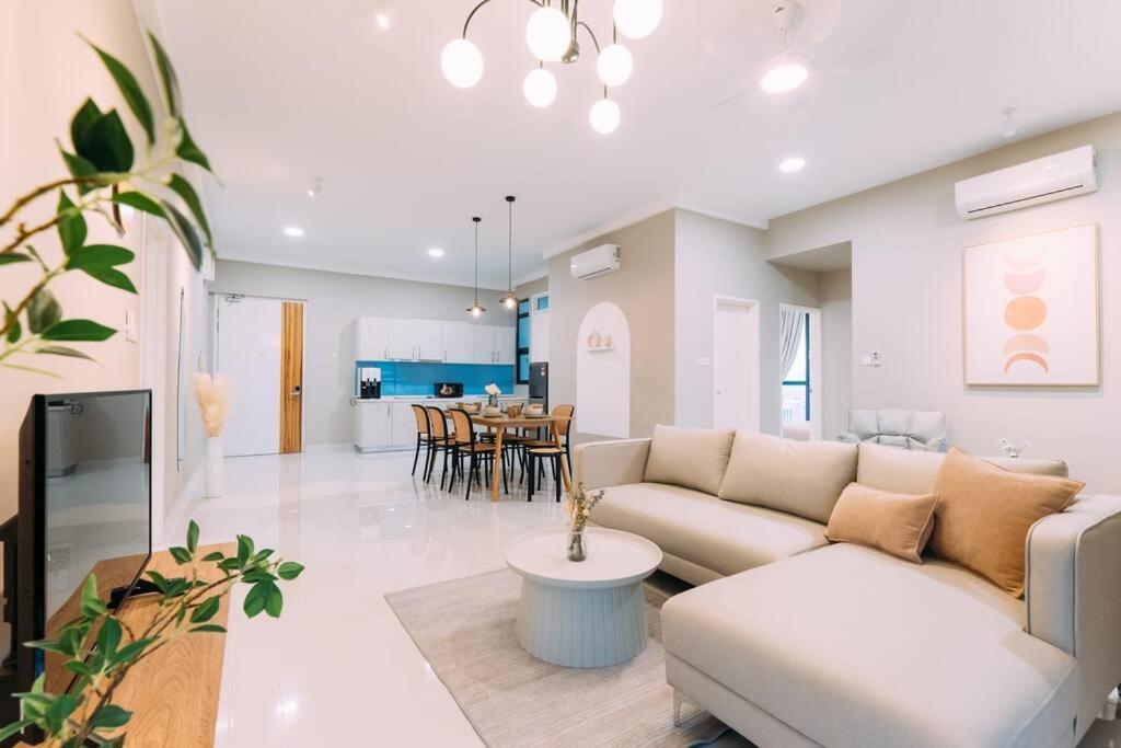 New! French Style 3br 8pax Mytown Sunway Velocity Apartment *