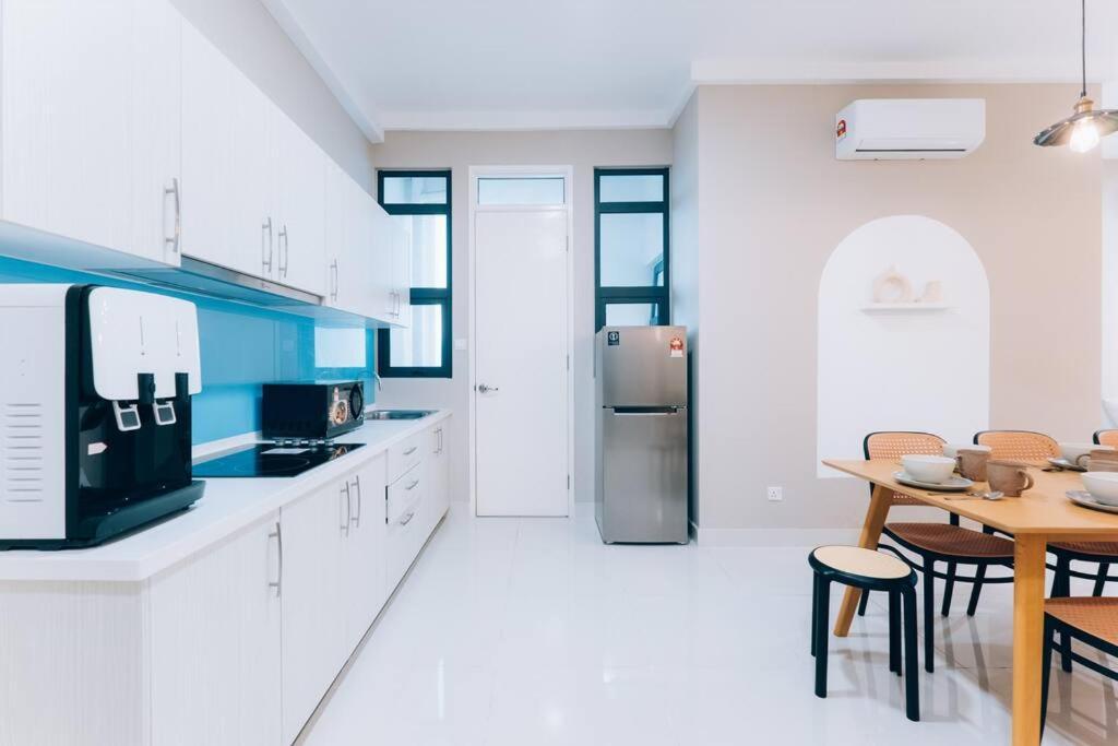 Apartment New! French Style 3br 8pax Mytown Sunway Velocity