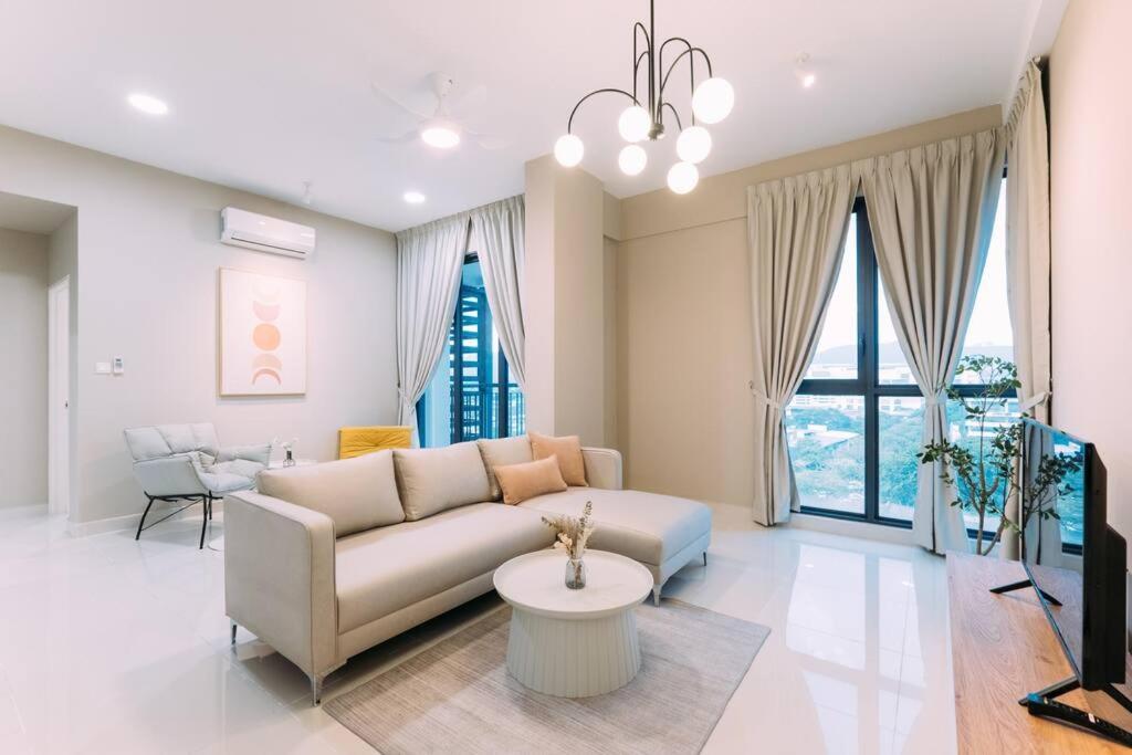 New! French Style 3br 8pax Mytown Sunway Velocity * Kuala Lumpur