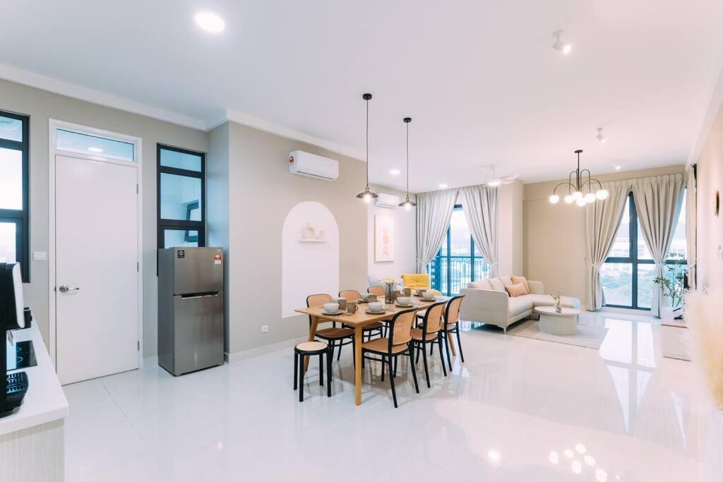 New! French Style 3br 8pax Mytown Sunway Velocity Apartment *